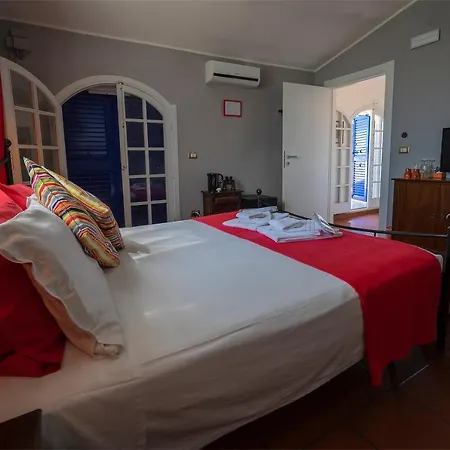 Couette-café Le Saline 3*